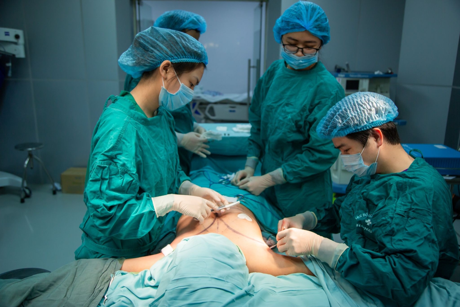 C&aacute;c phương ph&aacute;p n&acirc;ng ngực phổ biến hiện nay - Ưu nhược điểm v&agrave; c&aacute;ch lựa chọn ph&ugrave; hợp