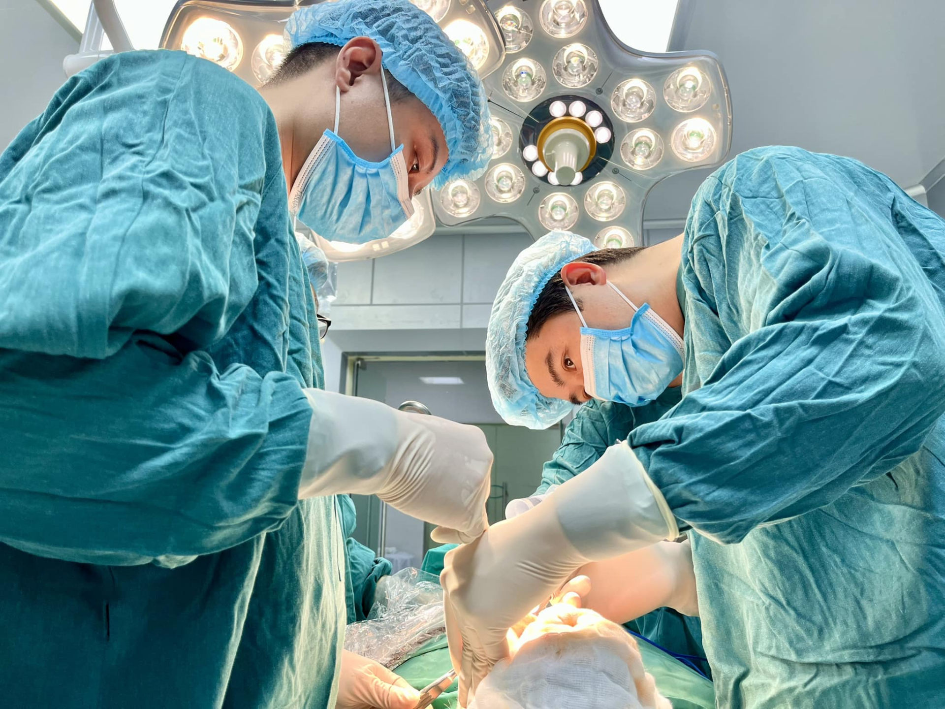Hạ gò má có đau không? Giải thích chi tiết để bạn yên tâm trước khi phẫu thuật