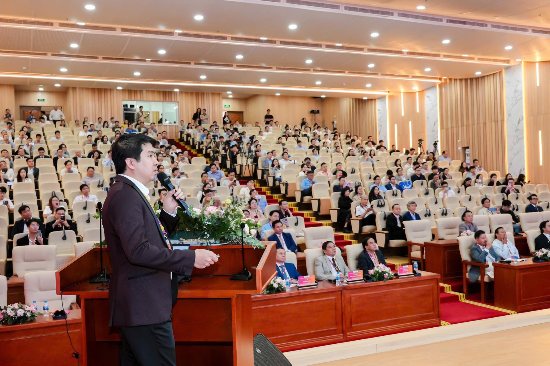 Ho&agrave;ng Thanh Tuấn
Hội nghị 
Khoa học 
Hsaps
Quốc tế 
thẩm mỹ