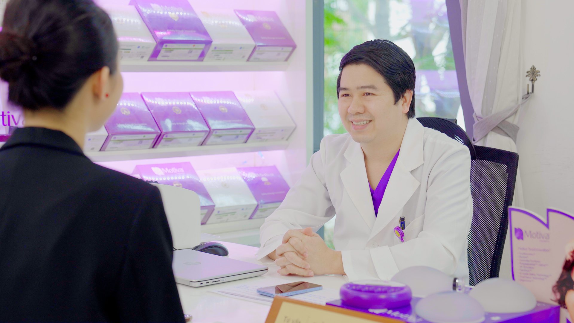 Có nên nâng ngực khi chưa sinh con? Chuyên gia giải đáp