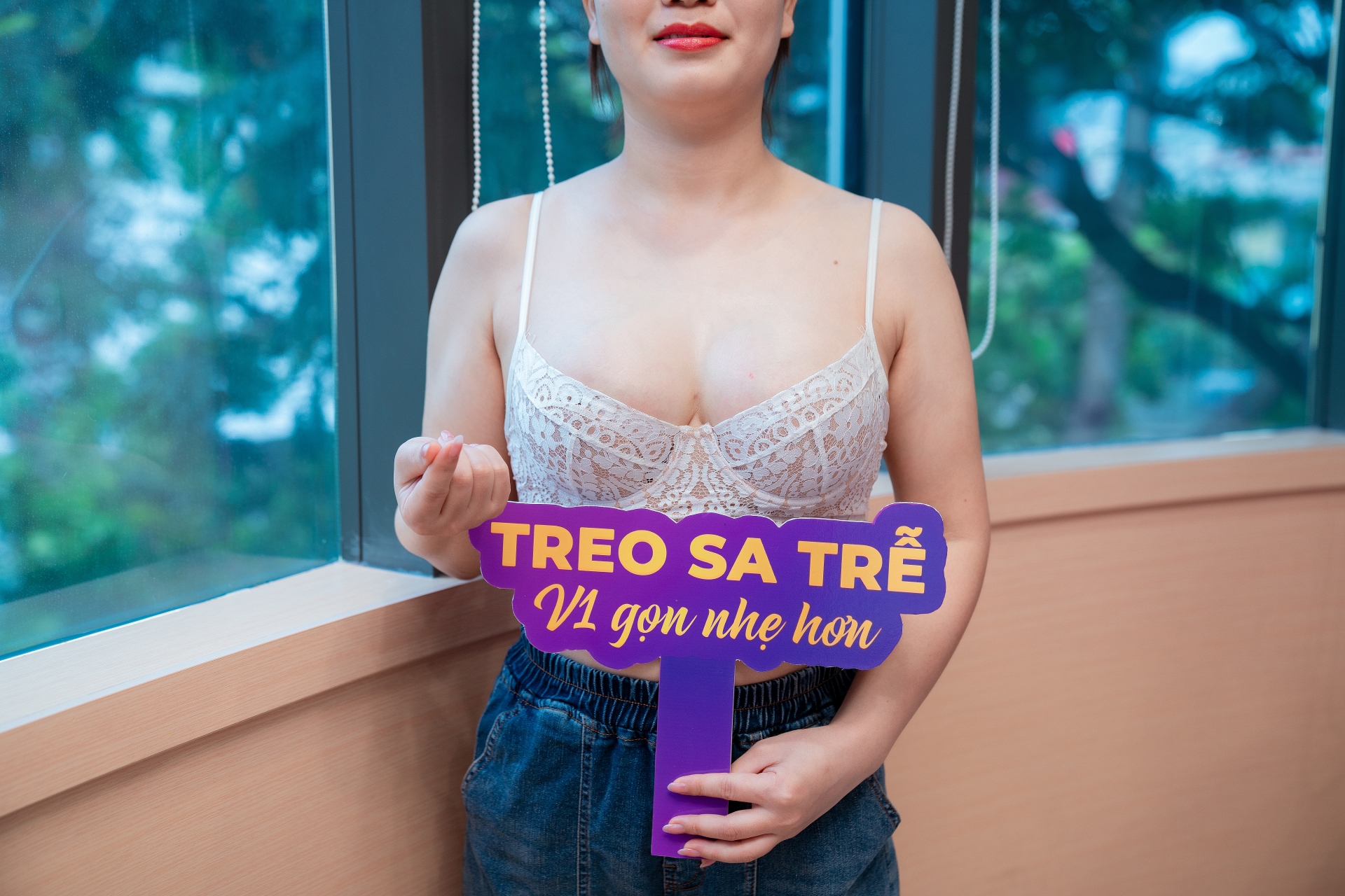 Hình ảnh khách hàng treo sa trễ tại Dr Hoàng Tuấn 