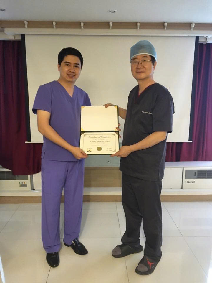Giáo sư Dong Hak Jung ghé thăm Dr Hoàng Tuấn, trước đó vài năm TS.BS Hoàng Tuấn cũng đã học tập tại Hàn Quốc cùng giáo sư