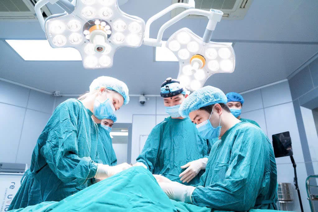 phẫu thuật hút mỡ đùi gây tê hay gây mê