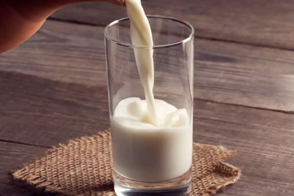 sau nâng mũi uống sữa tươi được không