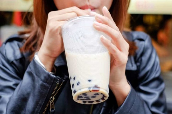 sau nâng mũi có được uống trà sữa không