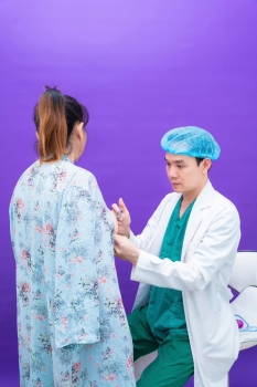 Khi ngực khủng không phải là điều may mắn