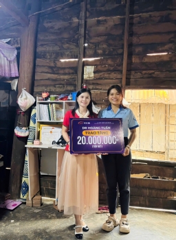 Món quà nhỏ cho một nghị lực lớn -  Bác sĩ Hoàng Tuấn tặng thưởng 20 triệu cho cô bé thủ khoa nghèo tại Gia Lai - Siu H’Suyn